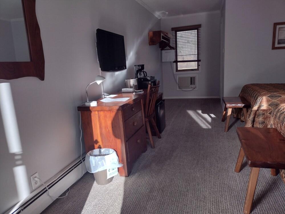 The Lodge at West River photo 53