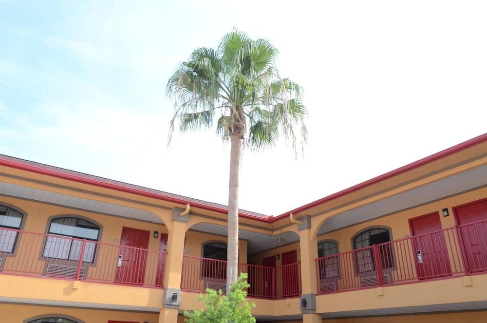 Regency Inn photo 24