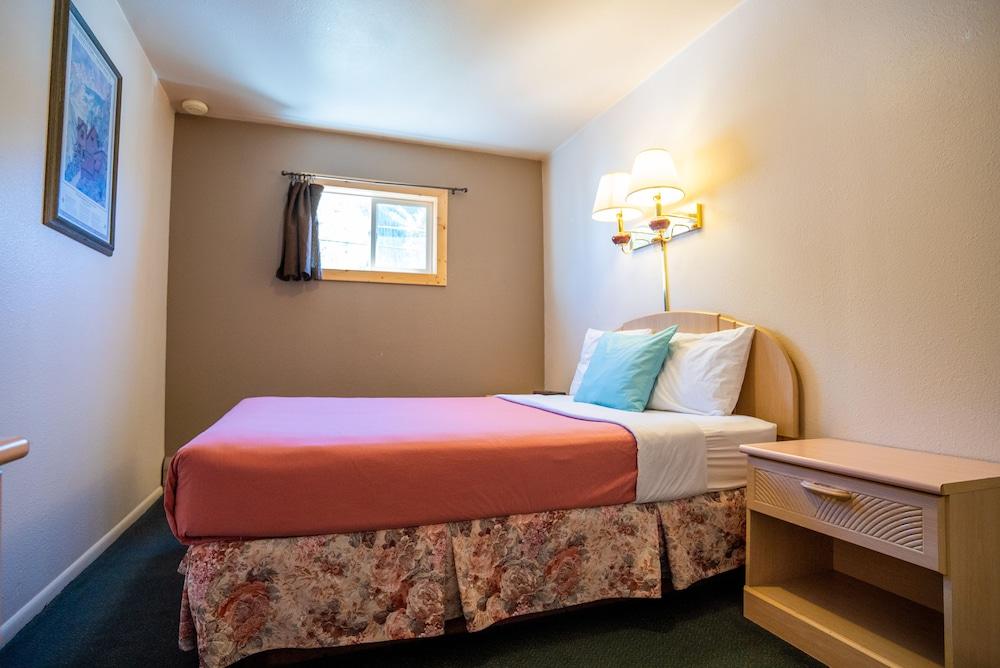 Triangle Motel photo 59