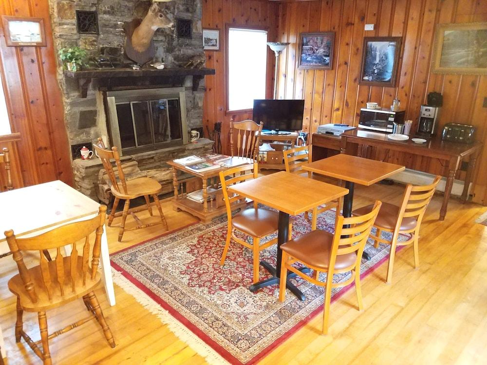 Black Bear Lodge photo 2