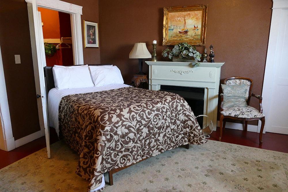 Historic Whiting Hotel Suites photo 56