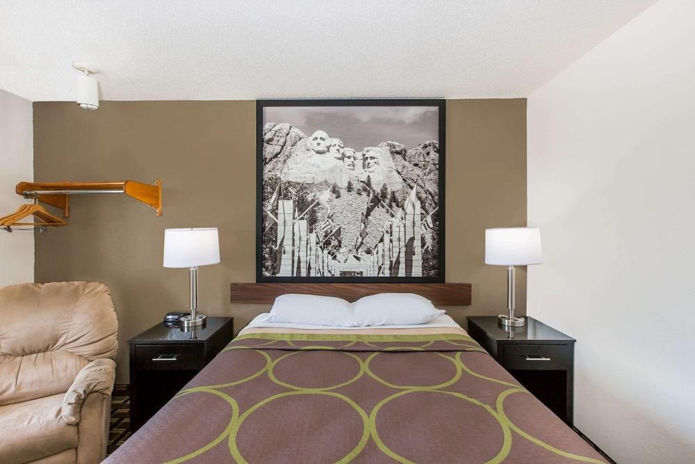 Super 8 by Wyndham Wayne photo 14