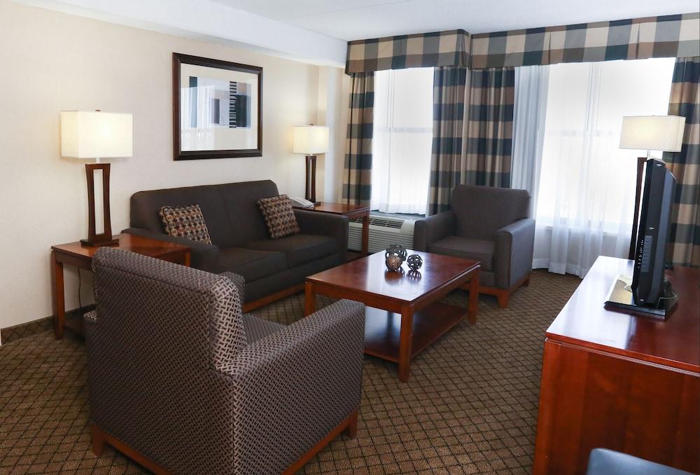 DoubleTree by Hilton Dayton Fairborn photo 5