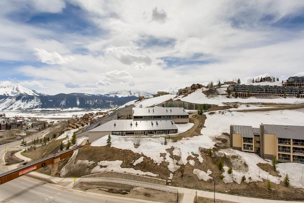 The Lodge at Mountaineer Square, A Vail Resorts Property photo 78
