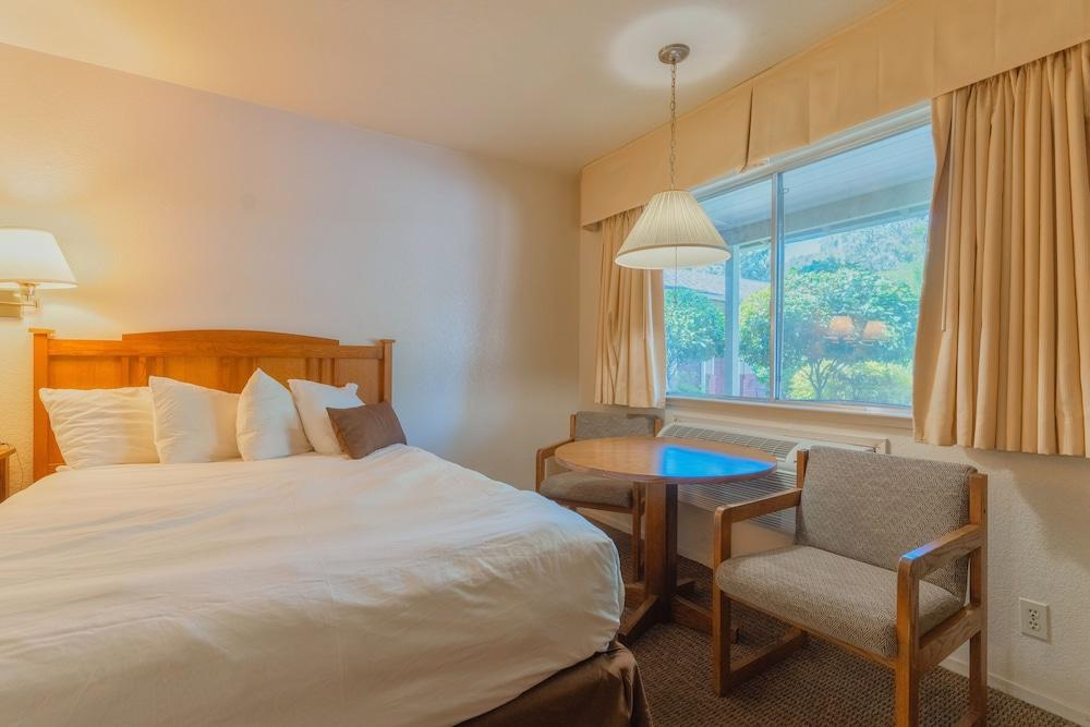 Mariposa Lodge photo 16