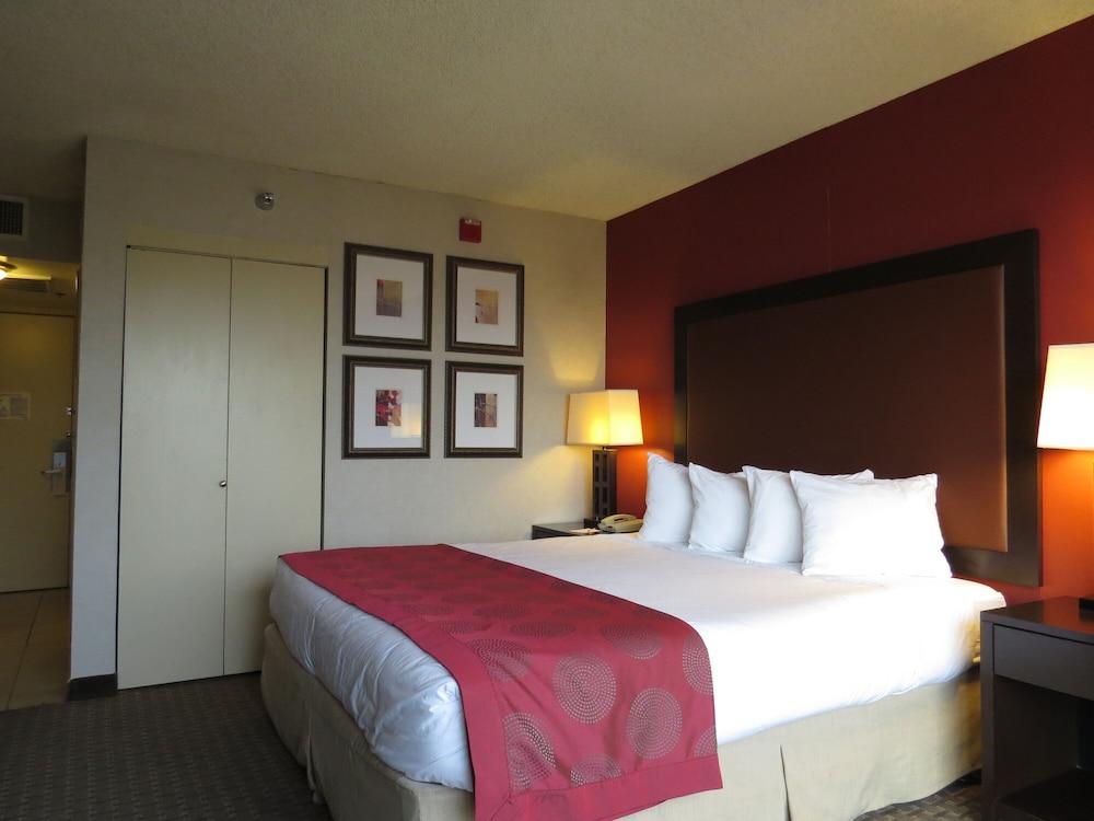 Holiday Inn Express & Suites Phoenix Midtown by IHG photo 39