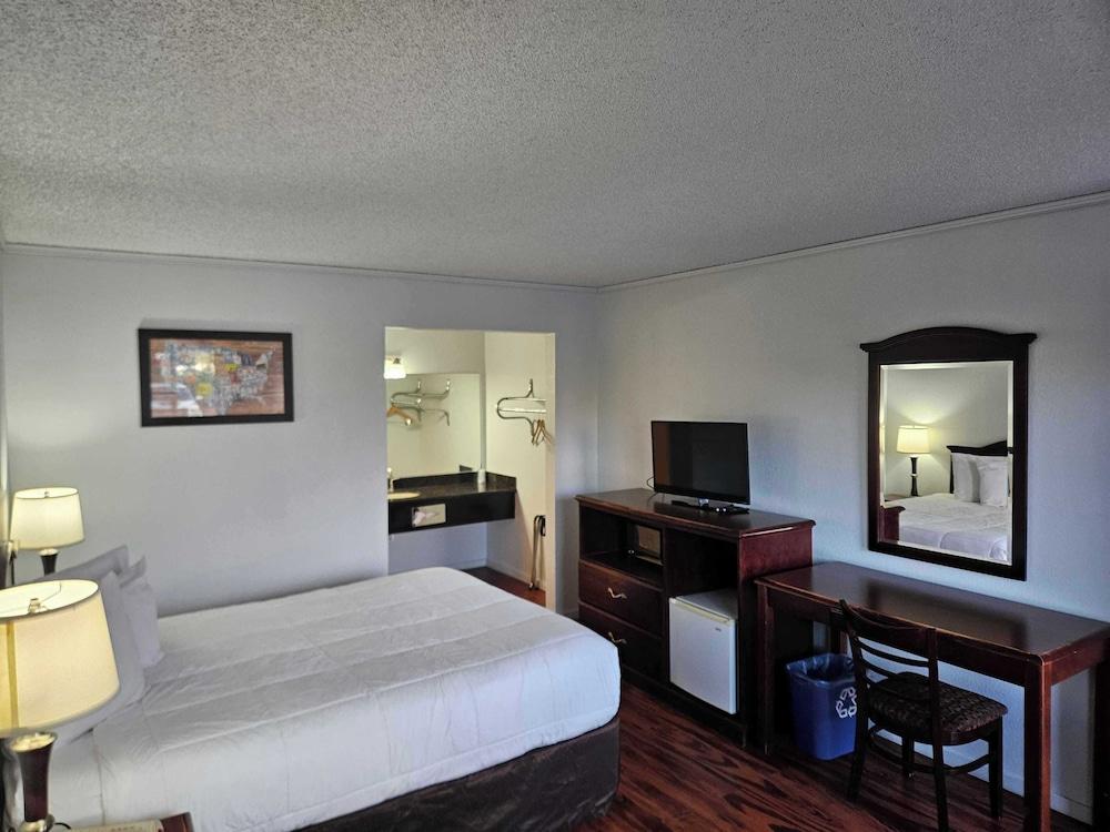 Inn at Lake Washington By OYO I-405 photo 6