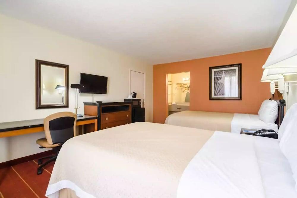 OYO Hotel Greensboro East I 40 photo 9