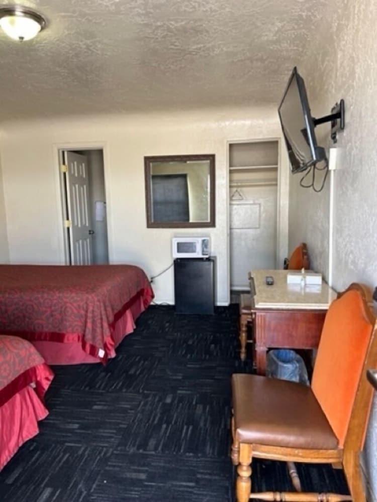 Travelodge by Wyndham Gallup photo 1