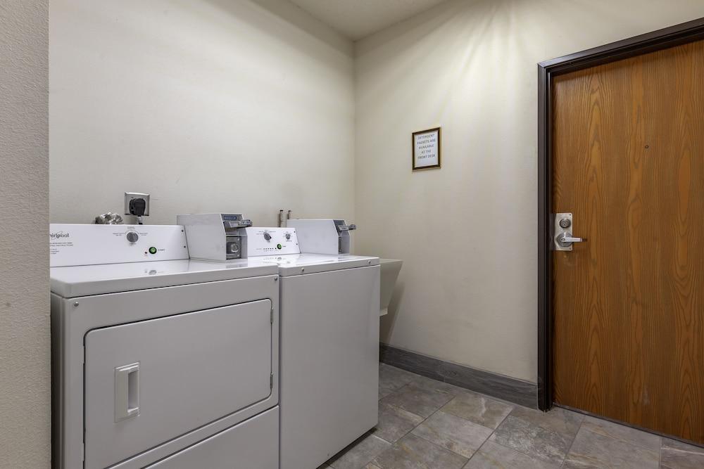Quality Inn Redgranite photo 24