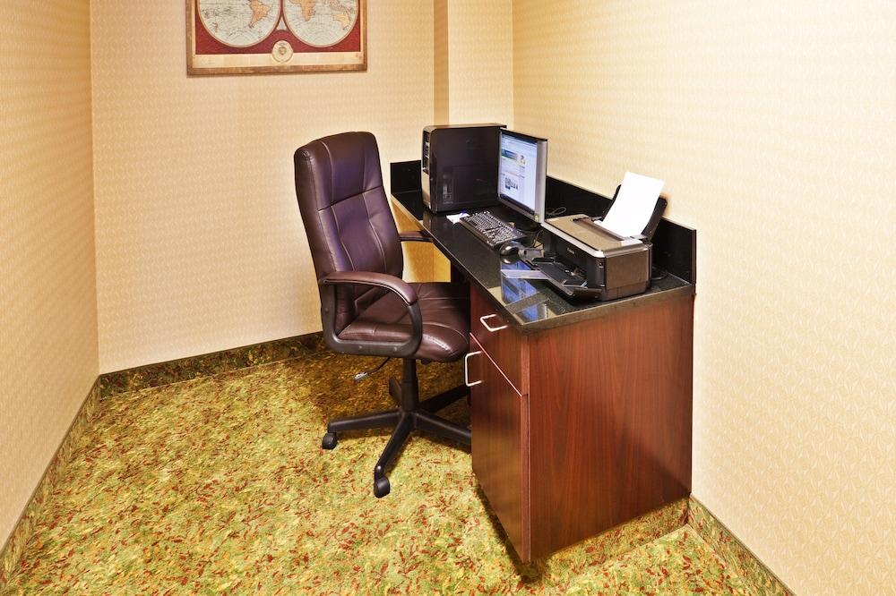 Holiday Inn Express & Suites Perry by IHG photo 42