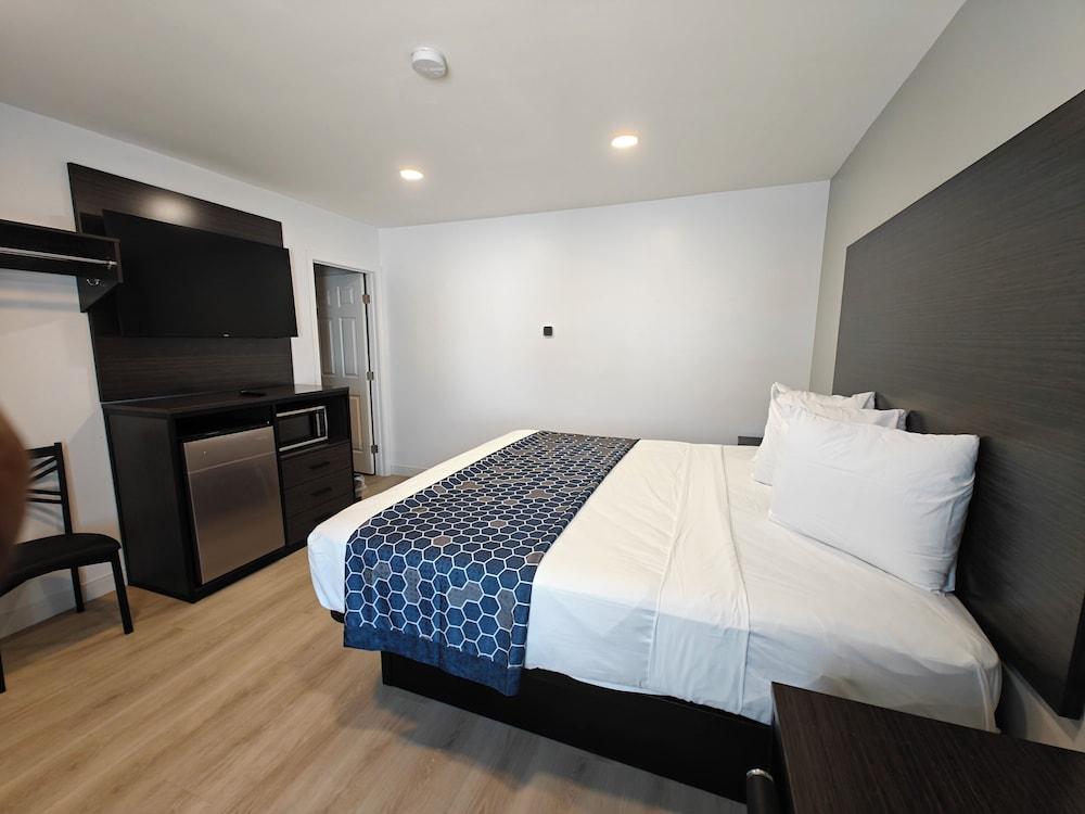 Casa Blanca Inn and Suites photo 14