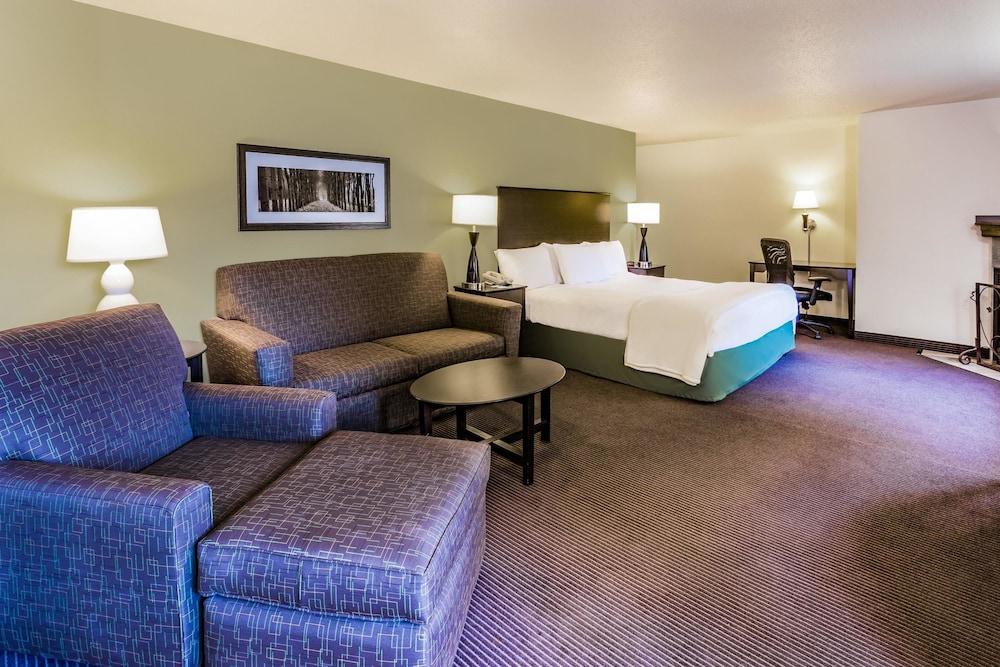 AmericInn by Wyndham Hampton photo 11