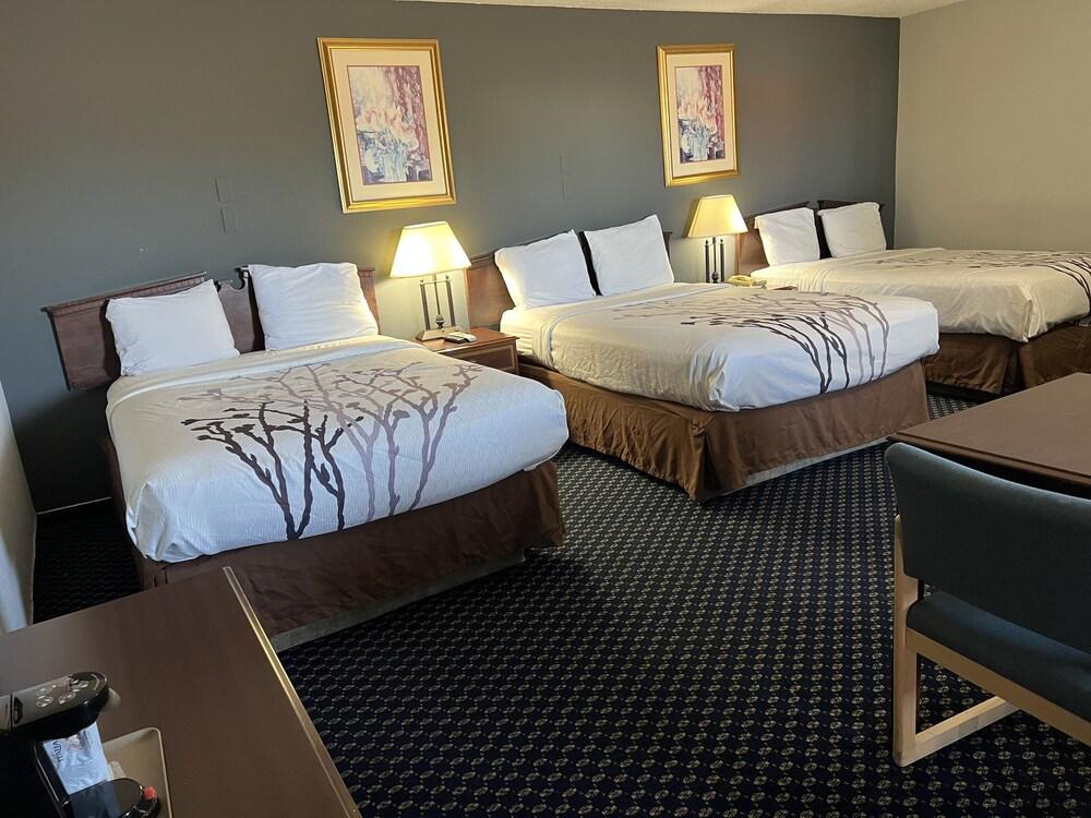 Greensburg Inn photo 16