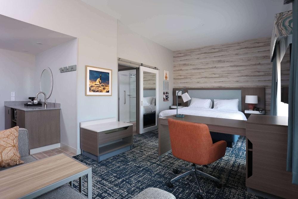 Hampton Inn & Suites Manistee Waterfront photo 8