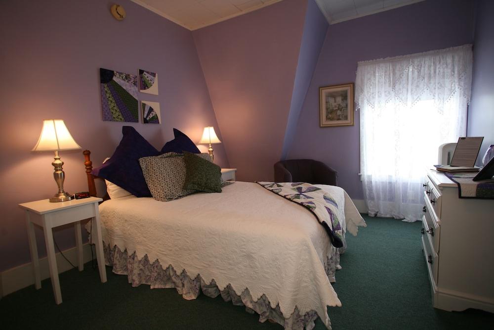 Fullerton Inn photo 9