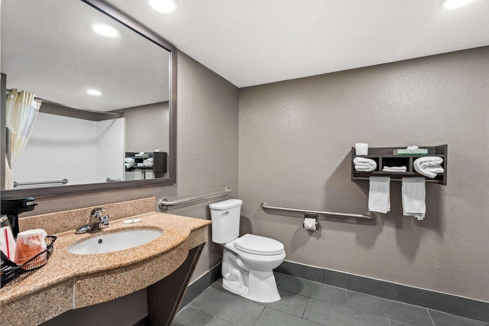 Quality Inn & Suites Biloxi - Ocean Springs photo 29