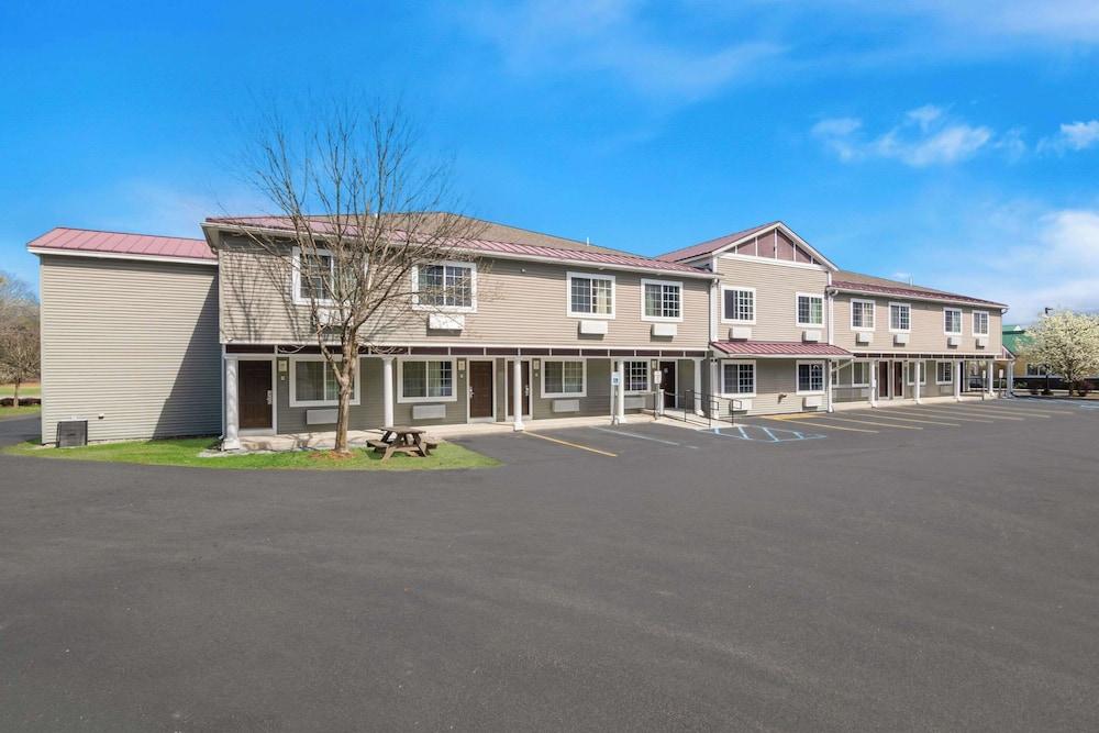 Quality Inn Queensbury - Lake George Area photo 27