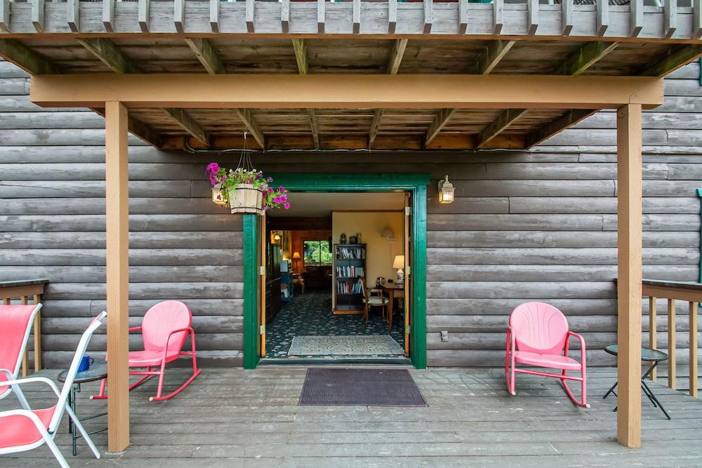 Deer Harbor Inn photo 55
