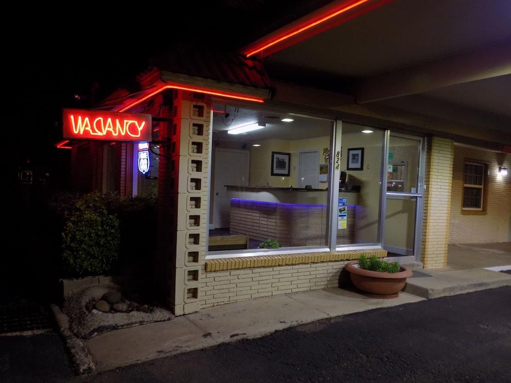 Budget Inn photo 4
