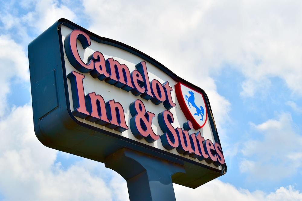 Camelot Inn & Suites Highway 290 NW Freeway photo 27