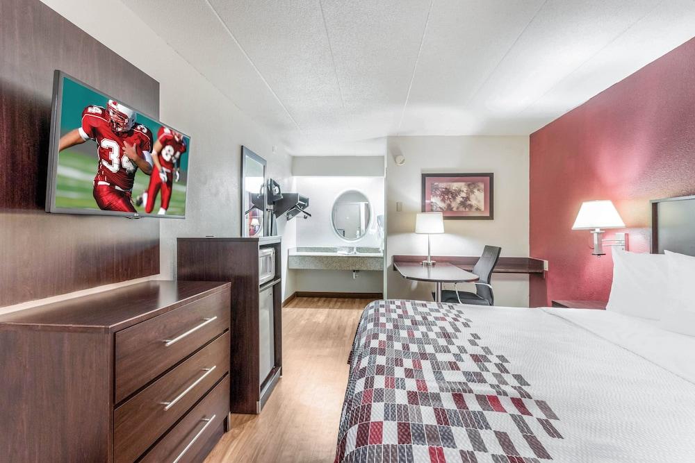 Red Roof Inn Columbia, MO photo 15