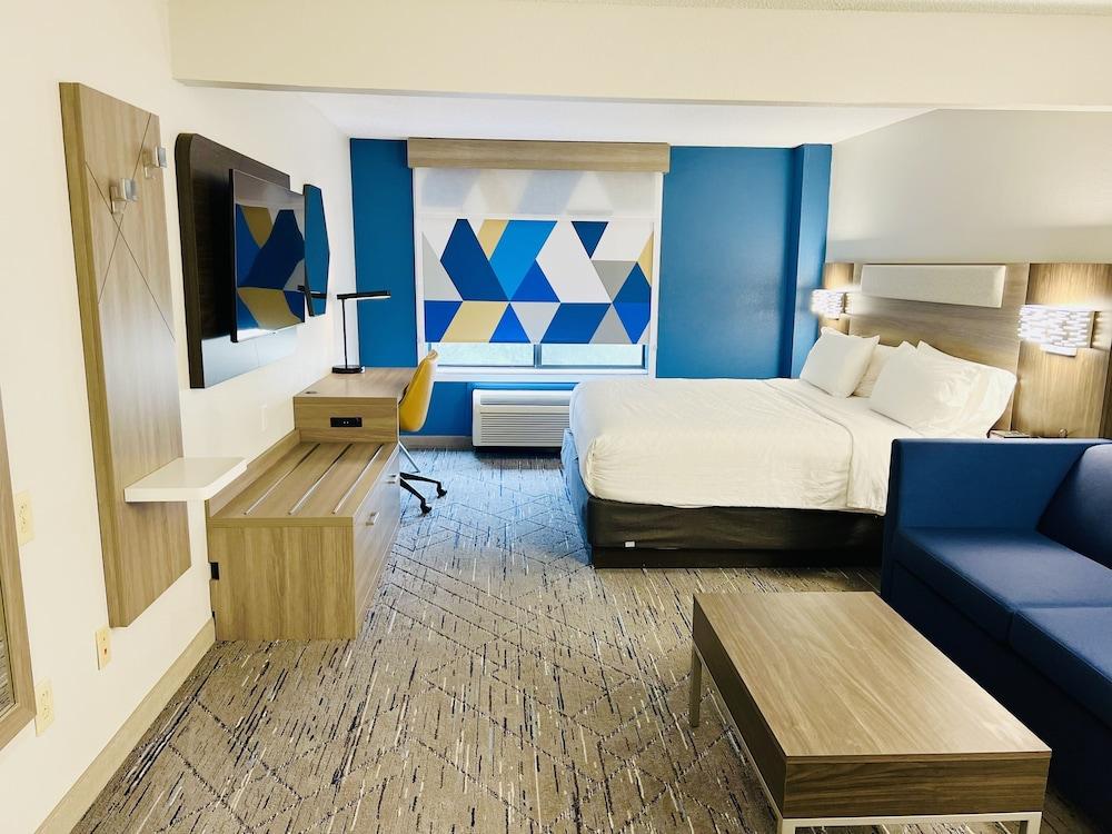 Holiday Inn Express Madison by IHG photo 10