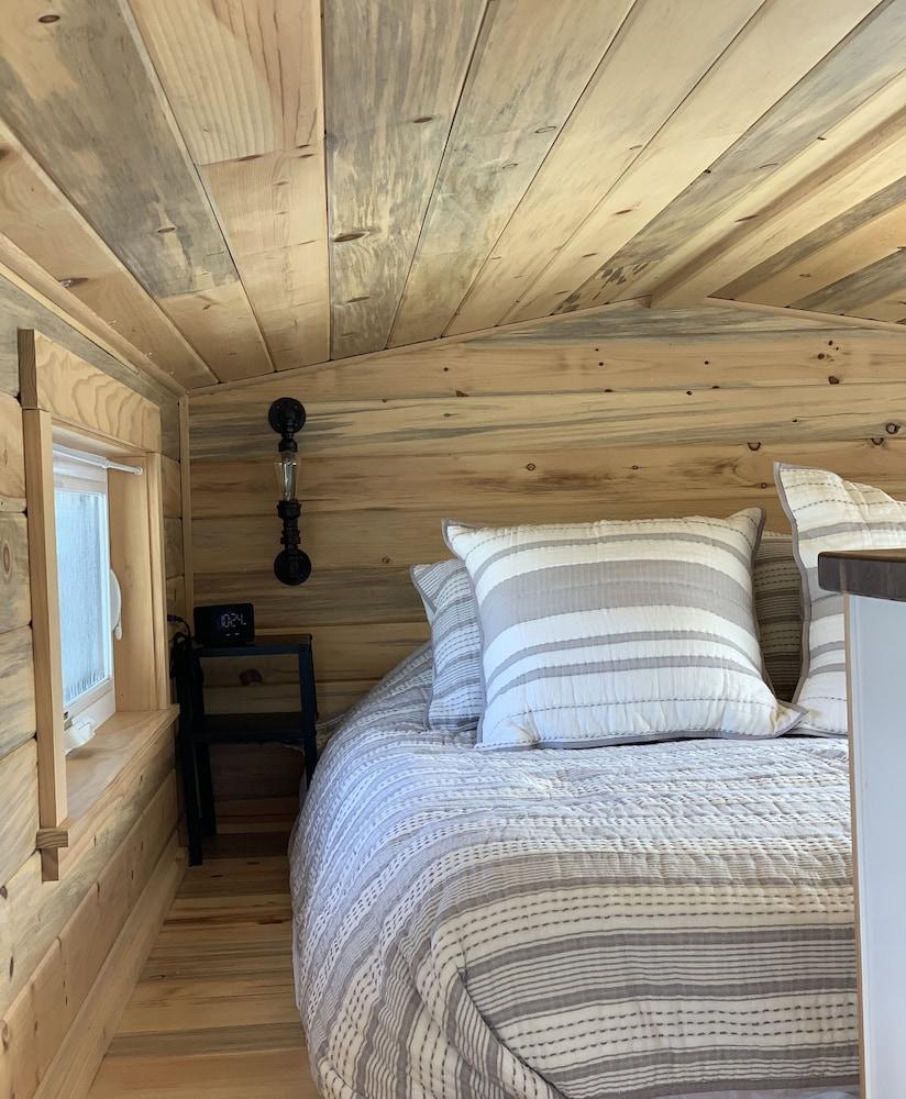 Trail and Hitch Tiny Home Hotel and RV photo 3