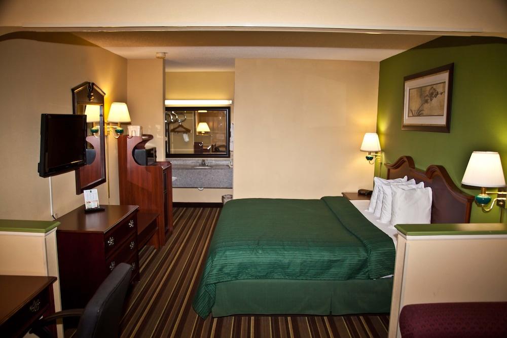 Quality Inn & Suites Macon North photo 14