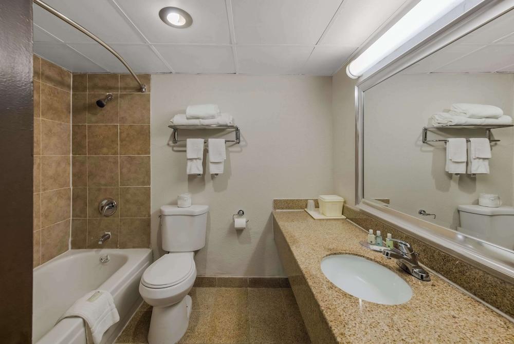 Quality Inn Saint Louis Airport photo 30