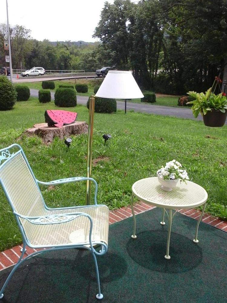 Potomac River Motel photo 49