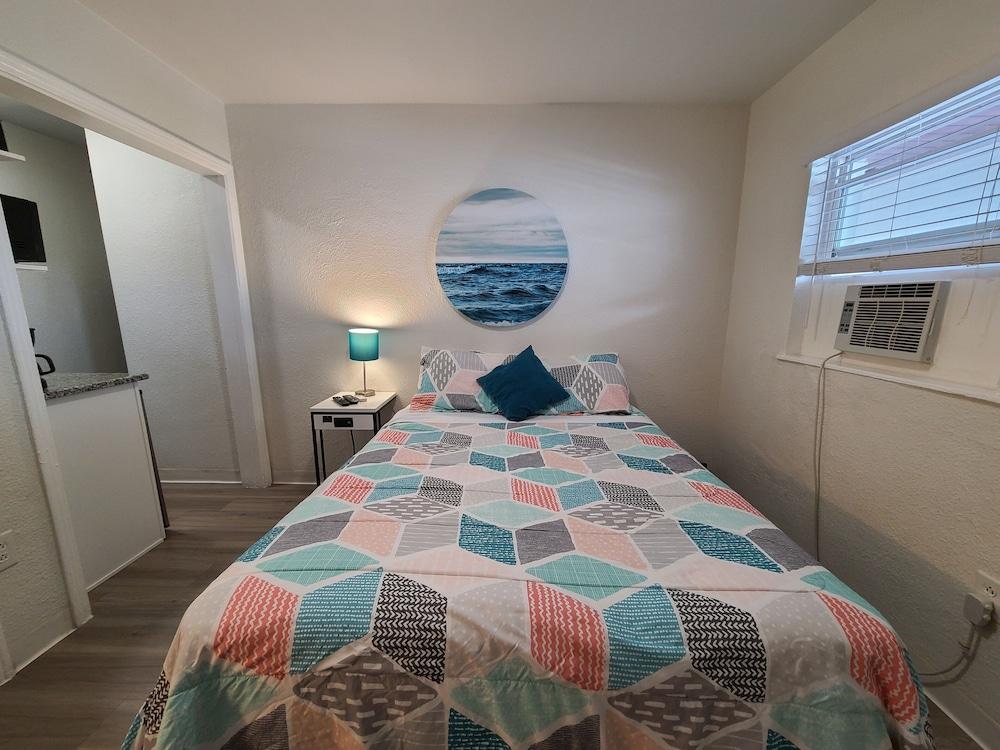Sun Island Motel photo 25