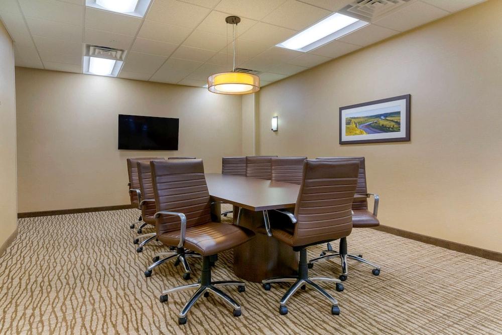 Comfort Inn & Suites Mandan - Bismarck photo 35
