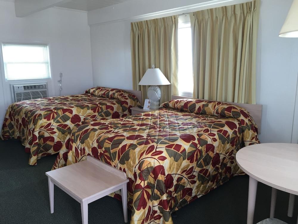 Fish Tales Boardwalk Inn photo 11