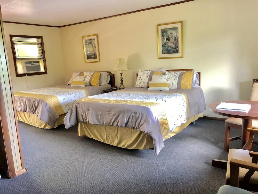 Boulder's Resort photo 4