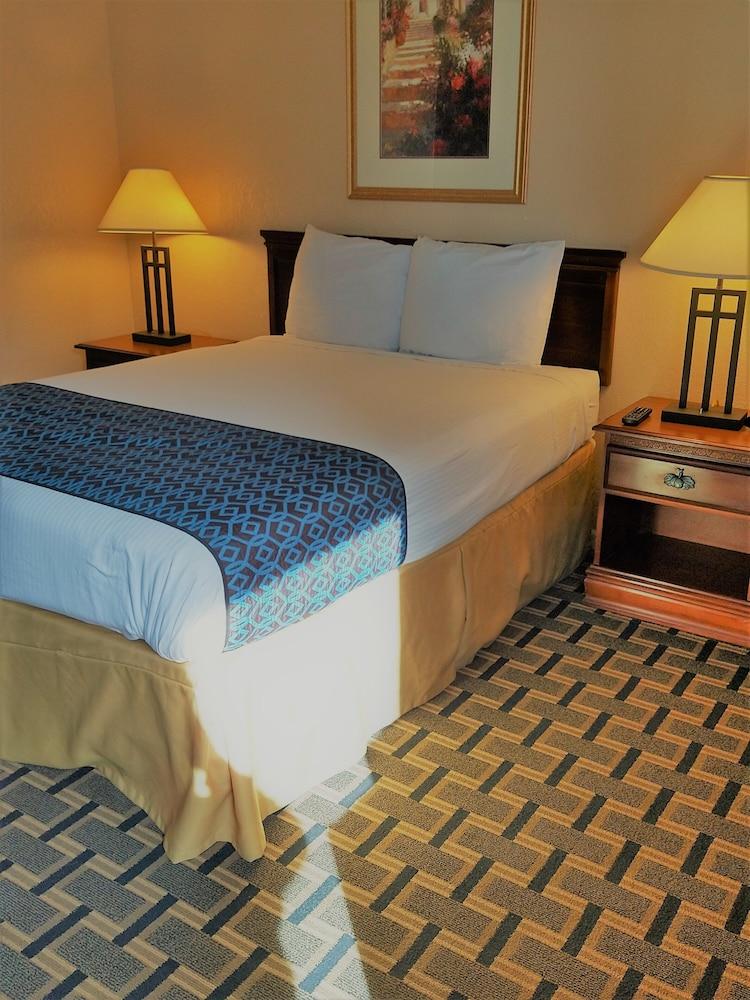 Grand View Plaza Inn & Suites photo 75