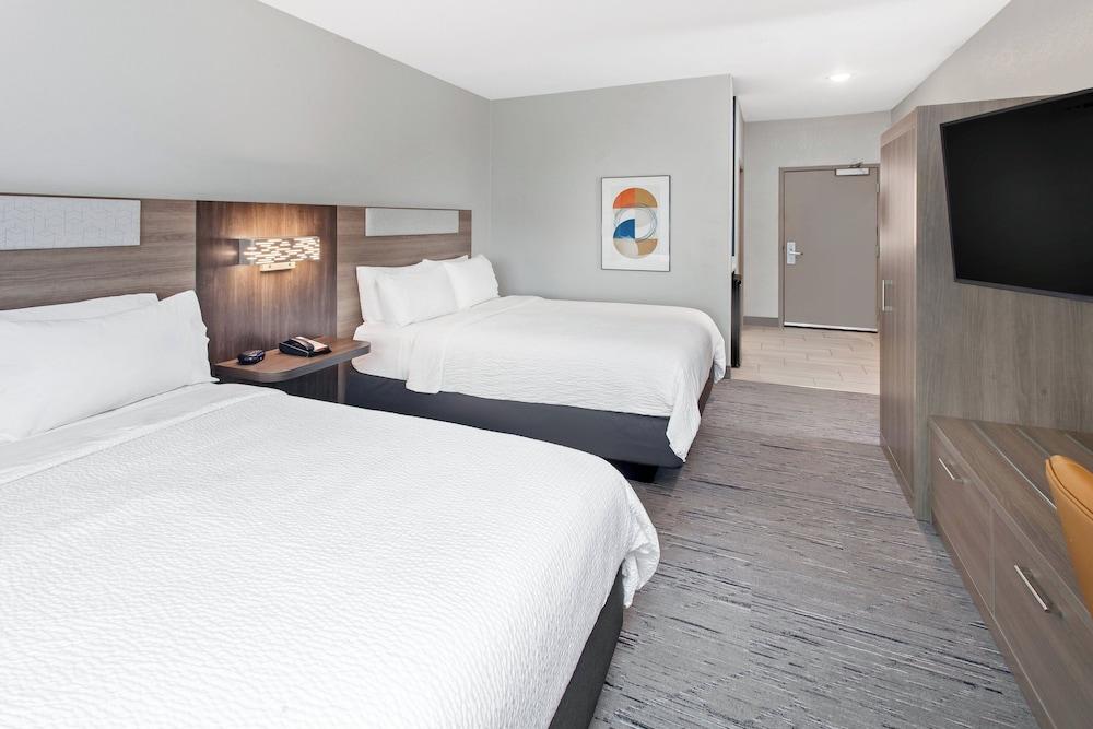 Holiday Inn Express Cleveland Airport - Brookpark by IHG photo 18