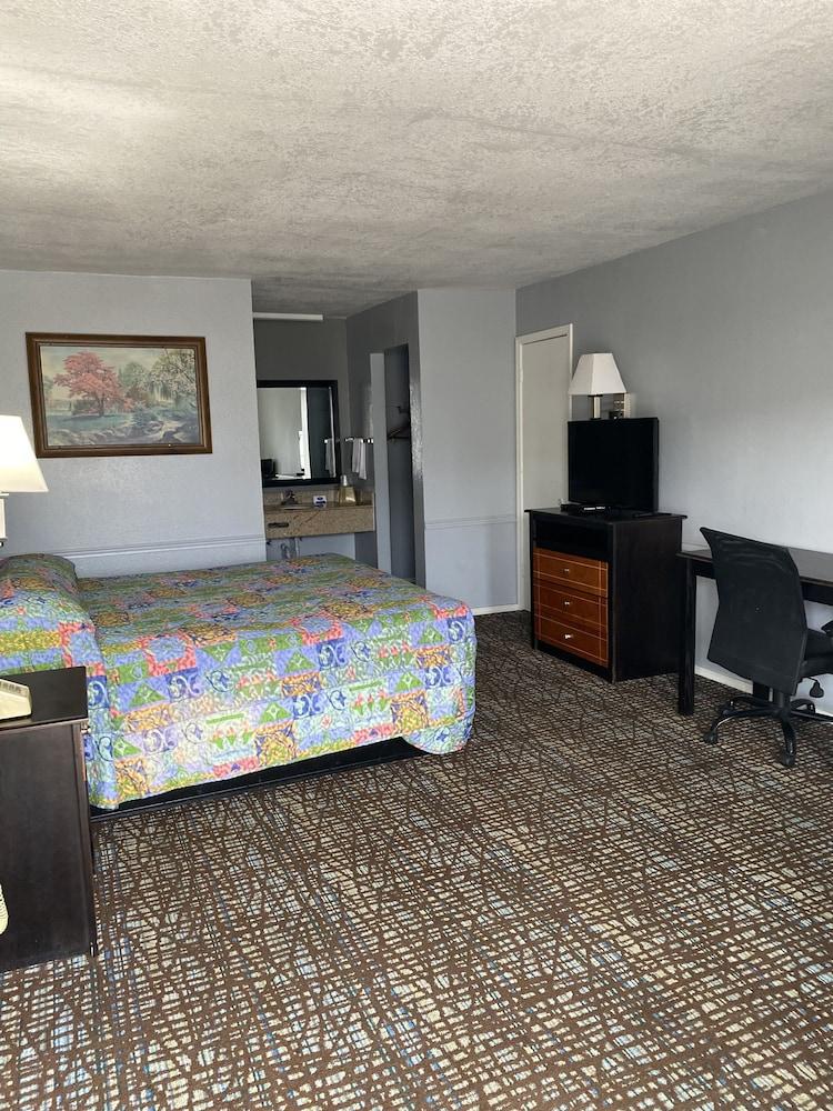 Wilshire Inn photo 10