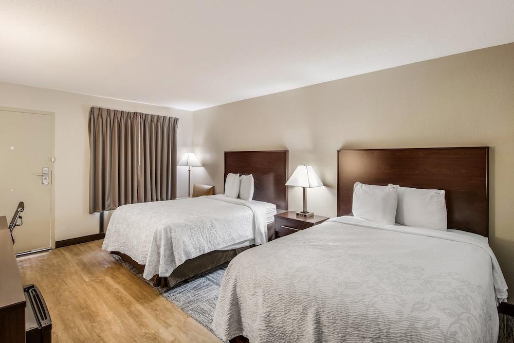 Red Roof Inn PLUS+ Dallas – Addison photo 16