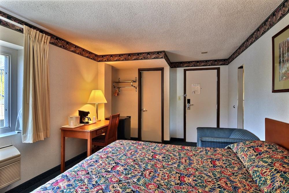 Rodeway Inn Bedford photo 13