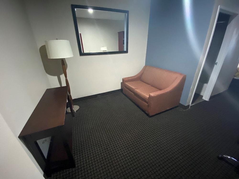 Baymont by Wyndham Colorado Springs photo 6