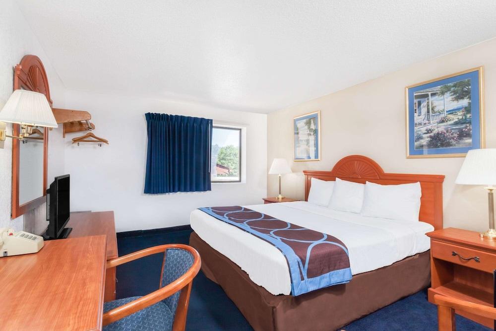 Super 8 by Wyndham Montgomery Maybrook photo 14