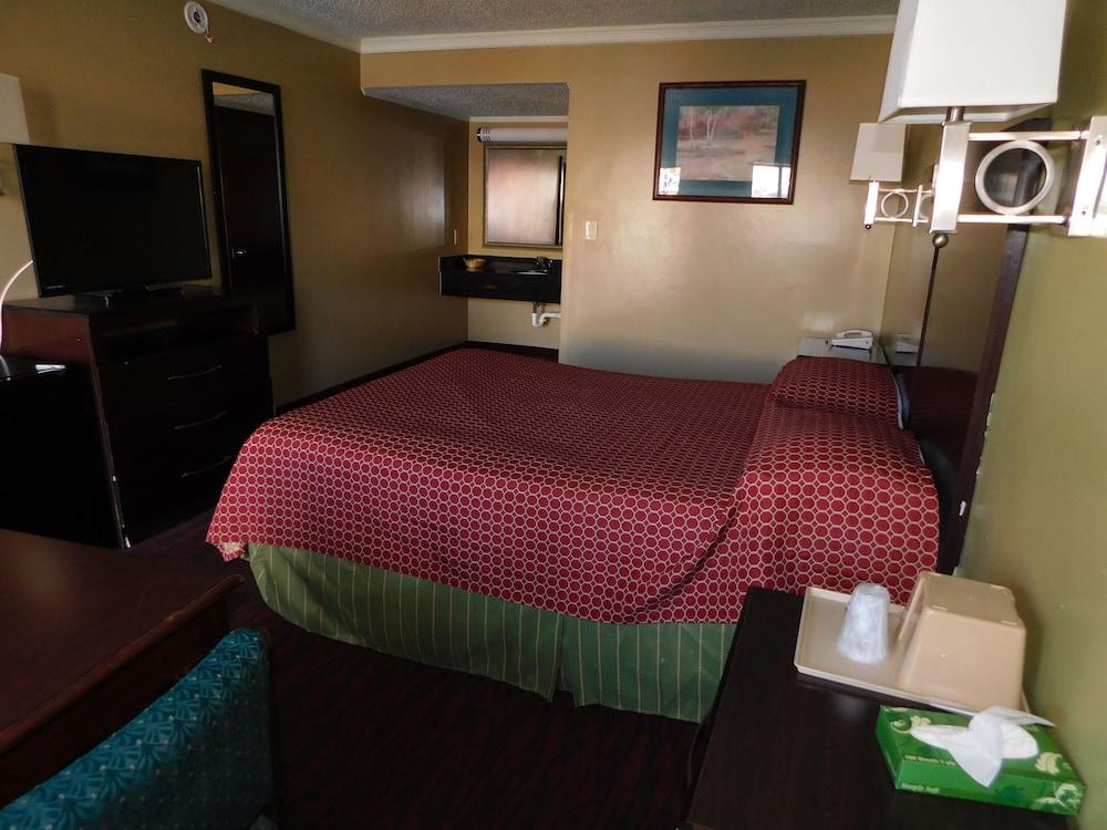 Mounts Motel photo 8