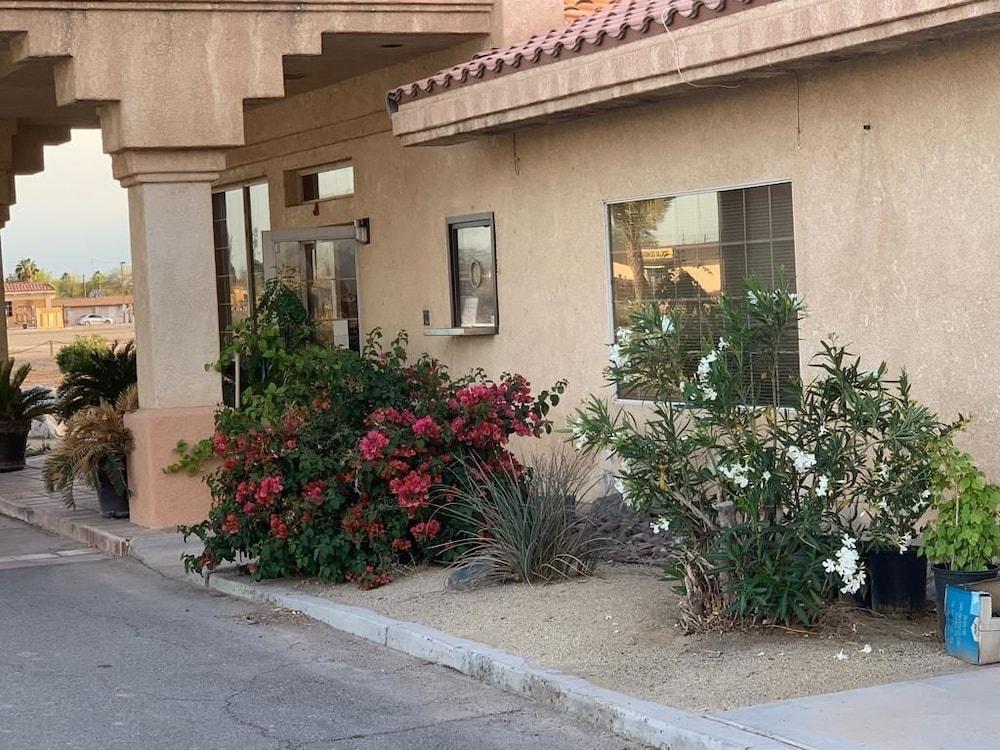 Calipatria Inn And Suites photo 20
