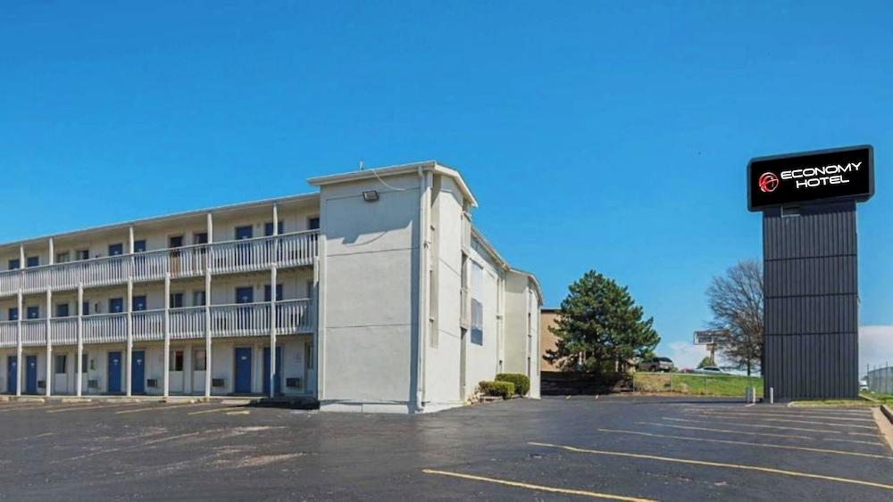 Economy Hotel Kansas City — hotel in Blue Springs