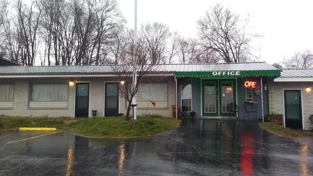 Eleven E Motel photo 2