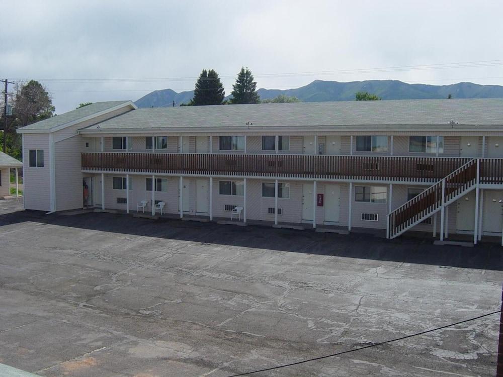 Canyonlands Motor Inn photo 10