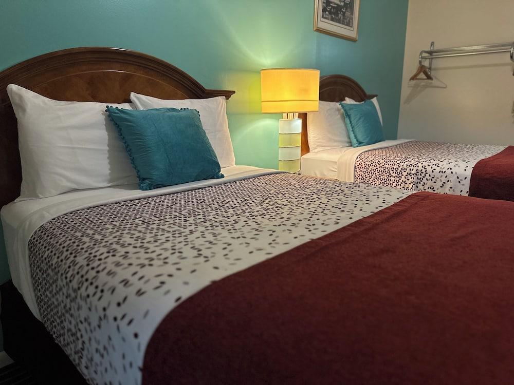 Cozy Corner Motel photo 43