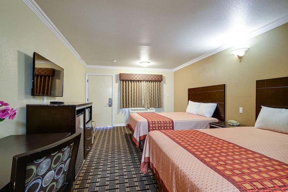 Hacienda Inn photo 5