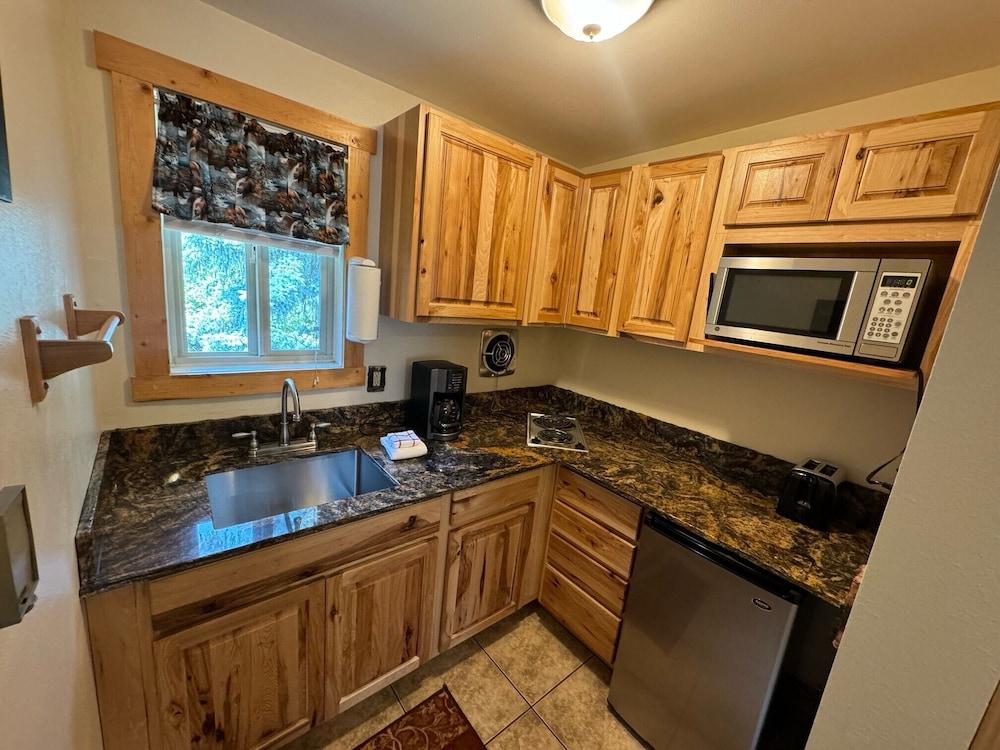 Chateau Rouge Condominiums photo 76